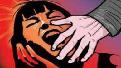 गुजरात में एक साढ़े तीन साल की बच्ची के साथ दुष्कर्म और उसके बाद हत्या करने के आरोपी को गुजरात पुलिस ने बिहार पुलिस के सहयोग से बक्सर के इटाढ़ी