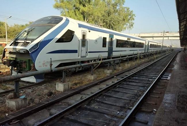 नई दिल्ली-वाराणसी के बीच 25 दिसंबर को लॉन्च हो सकती है ट्रेन-18