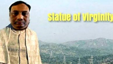 लड़कियों पर विवादित पोस्ट लिखने वाले प्रोफेसर कनक सरकार को लोगों ने दिया 'स्टैच्यू ऑफ वर्जिनिटी' का अवॉर्ड Jadabpur University professor Kanak Sarkar Statue of Virginity award Social media | Newsd - Hindi News