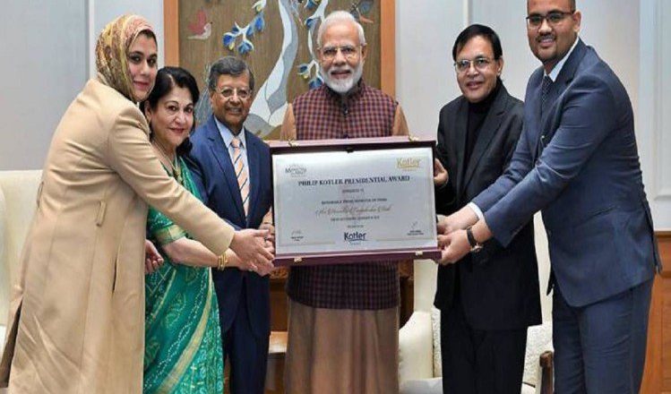नरेंद्र मोदी को 'विश्वप्रसिद्द' फिलिप कोटलर अवार्ड मिलने पर राहुल गांधी ने कसा तंज, पतंजलि-रिपब्लिक टीवी को भी लपेटा Rahul Gandhi takes jibe at "world famous" Kotler Presidential Award, names Patanjali & Republic TV event partners | Newsd - Hindi News