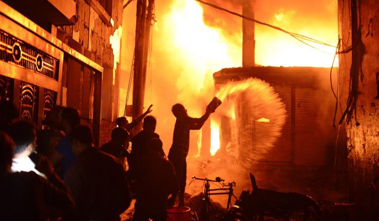 बांग्लादेश : राजधानी ढाका में इमारत में आग, 69 मरे