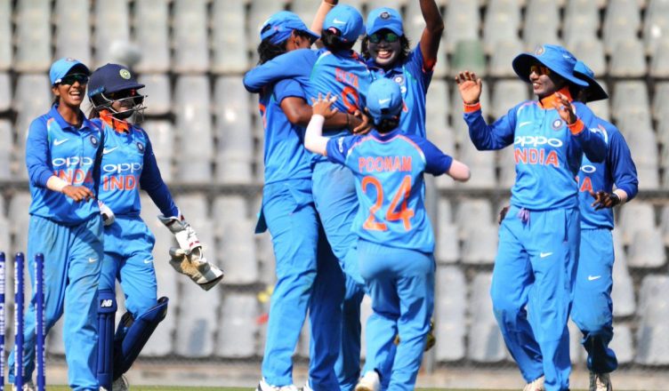 महिला क्रिकेट : भारत ने इंग्लैंड को 7 विकेट से हराया