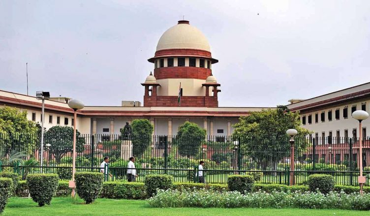 Delhi Govt Vs Centre : SC Bench Split On Who Has Powers Over Services; Refers To Larger Bench
