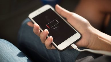 Battery Draining Apps: स्मार्टफोन की बैटरी दे रही है धोखा, ये हो सकती है वजह