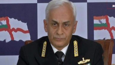 नौसेना प्रमुख ने समुद्र के रास्ते आतंकवादी हमले की चेतावनी दी
