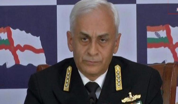 नौसेना प्रमुख ने समुद्र के रास्ते आतंकवादी हमले की चेतावनी दी