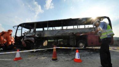 चीन : बस में आग लगने से 26 मरे, 28 घायल