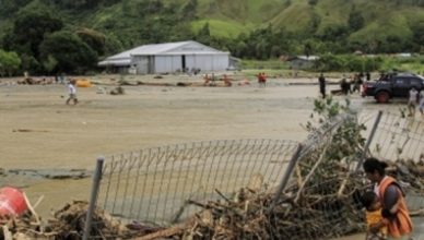 इंडोनेशिया में बाढ़, भूस्खलनों में मरने वालों की संख्या हुई 77