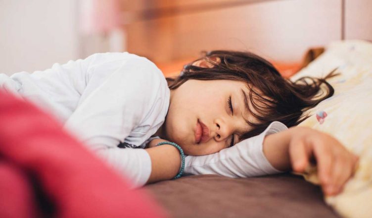 World Sleep Day 2019: नींद को नहीं करें नज़रअंदाज, स्वस्थ रहने के लिए 8 घंटे की नींद जरूरी
