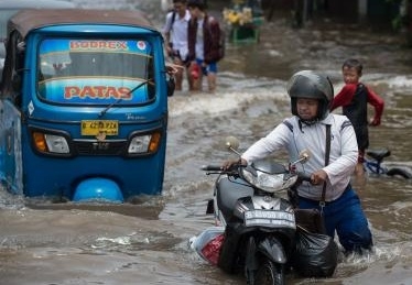 Bihar rivers above danger mark floods affecting more than 4 lakh population