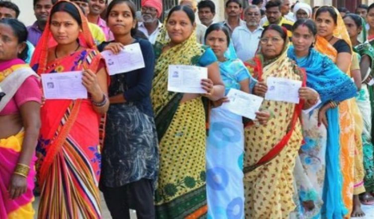  लोकसभा चुनाव 2019 : दूसरे दौर में उत्तर प्रदेश की 8 सीटों पर मतदान जारी