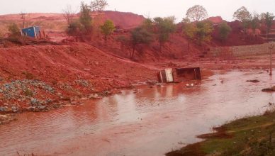झारखंड: धनबाद के पास हिंडाल्को कारखाने में तालाब टूटा, मलबे में कई के दबे होने की आशंका