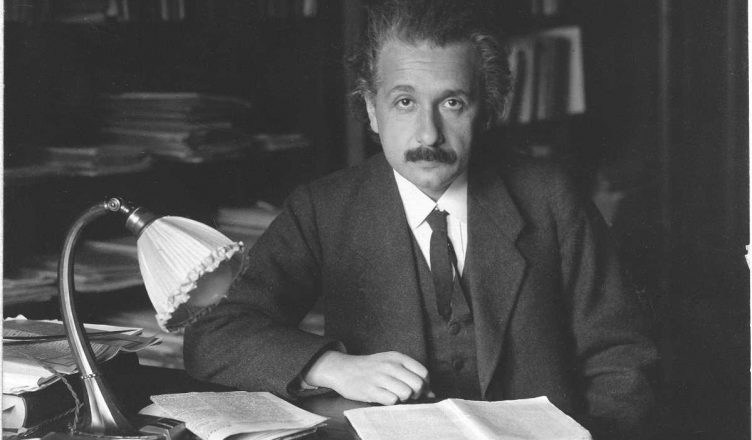 इतिहास में 18 अप्रैल: 1955 में महान वैज्ञानिक अलबर्ट आइंस्टाइन का निधन, आज है वर्ल्ड हेरिटेज डे