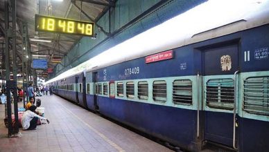Bihar: रेलवे स्टेशन पर कोरोना पॉजिटिव पाया गया यात्री तो रेलवे से कहा वापस करो मेरा किराया, जानें पूरा मामला