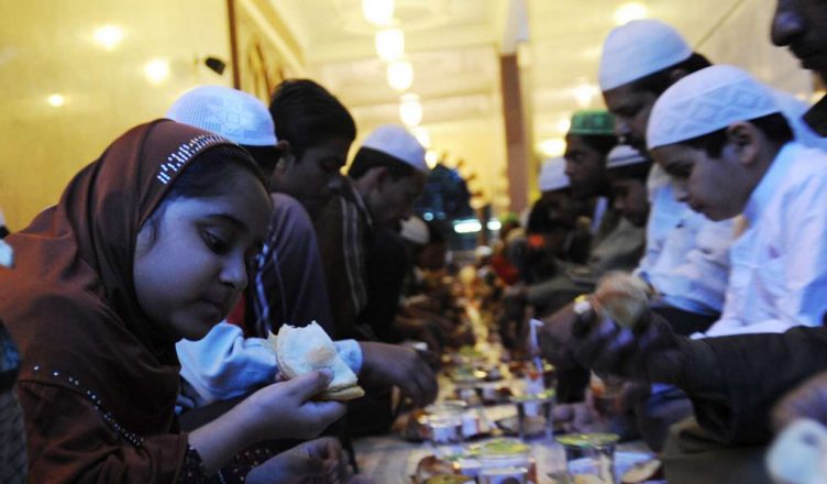 Ramadan 2019 Iftar Sehri Time Table: आज से शुरु हो गया रमजा़न, जानें पूरे महीने के इफ्तार-सेहरी का वक्त