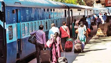 रेल यात्रियों के लिए बुरी खबर, व्यस्त रेलवे स्टेशन से ट्रेन पकड़ने पर देना होगा अतिरिक्त चार्ज