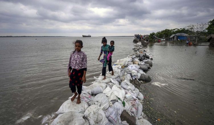बांग्लादेश: चक्रवाती तूफान फानी से अबतक 9 मरे, 60 से अधिक घायल