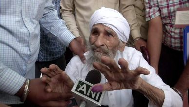 दिल्ली के सबसे उम्रदराज शख्स ने किया मतदान, 111 साल के हैं बचन सिंह