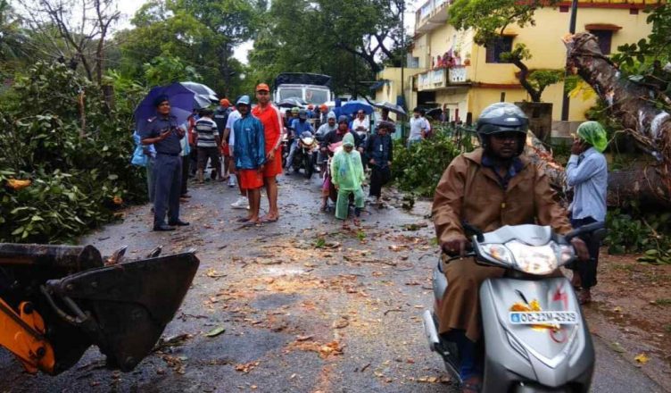 ओडिशा: 'चक्रवात फानी' के कारण क्षतिग्रस्त हुए 6,498 स्कूल