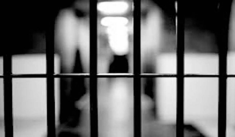 उत्तर प्रदेश: इटावा जेल से भागे 2 कैदी, ट्रेन के नीचे आने से एक की मौत