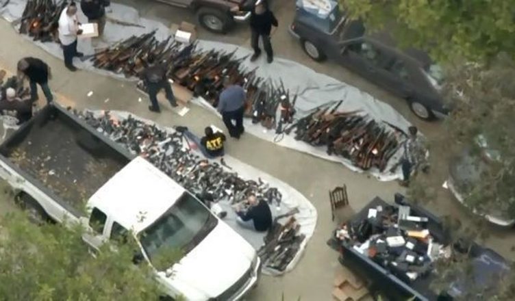 लॉस एंजेलिस: पुलिस ने एक घर से बरामद की 1000 से ज्यादा बंदूकें