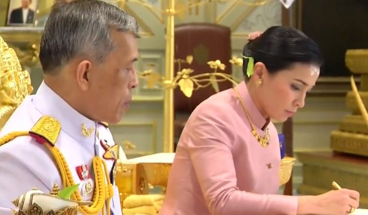 थाईलैंड: विवाह के बंधन में बंधे राजा वजिरालॉन्गकोर्न, सुथिदा तिजाई बनी थाईलैंड की नई रानी