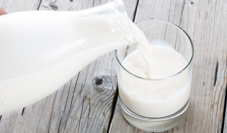 दूध में पाए जाने वाले पोषक तत्व और लाभ