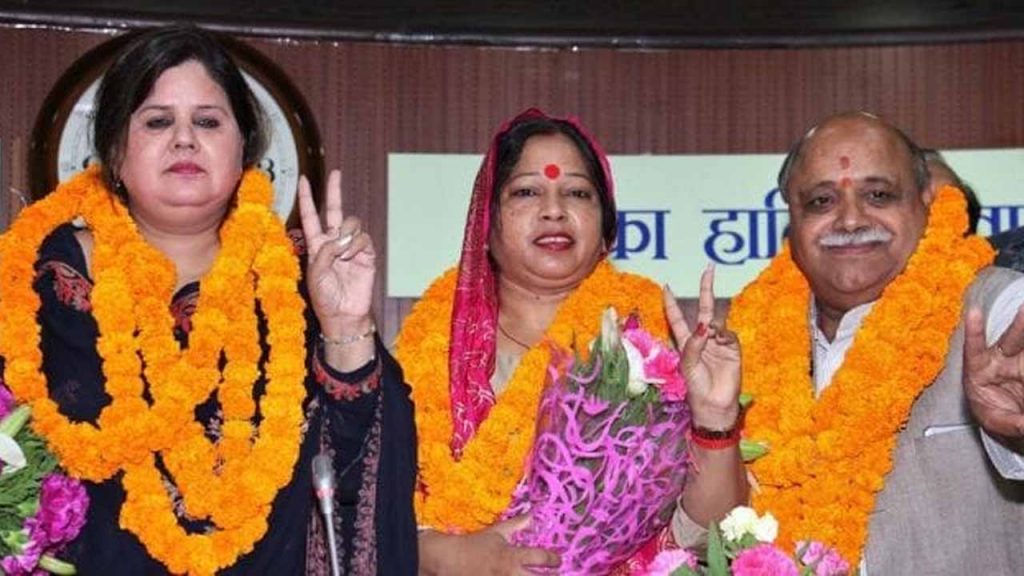 दिल्ली: नगर निगम चुनाव में AAP को हराने के लिए कांग्रेस को मिला बीजेपी का साथ