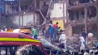 मुंबई: डोंगरी इलाके में गिरी चार मंजिला इमारत, कई लोगों के फंसे होने की आशंका