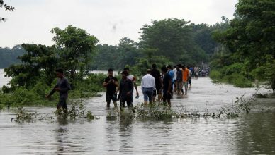 UP : नदियों का जलस्तर खतरे के निशान के उपर, कई इलाकों में बाढ़ के हालात