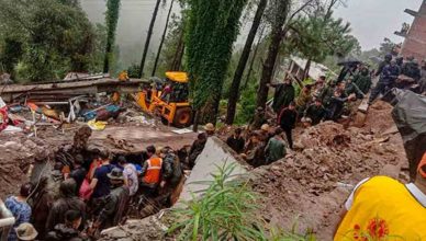 हिमाचल प्रदेश: बारिश के कारण ढही चार मंजिला इमारत, 7 सैनिकों समेत 8 की मौत