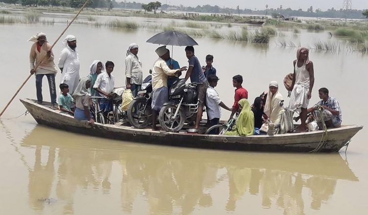 बिहार में घट रहा नदियों का जलस्तर, बाढ़ से अबतक 130 की मौत