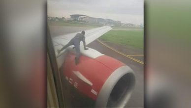 नाइजीरिया: टेकऑफ कर रहे विमान के पंखे पर चढ़ा व्यक्ति