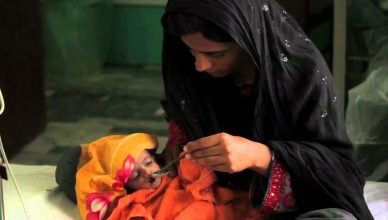 पाकिस्तान की आधी आबादी को दो वक्त की रोटी नसीब नहीं, 40 फीसदी बच्चे कुपोषण के शिकार
