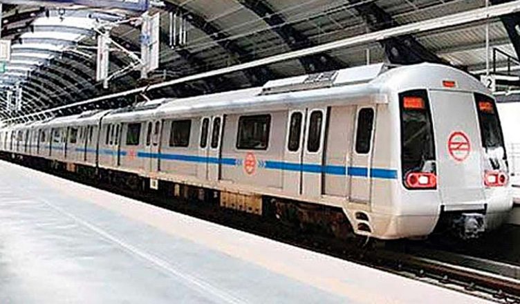 दिल्ली: मेट्रो रेल के सामने कूदकर युवक ने की आत्महत्या