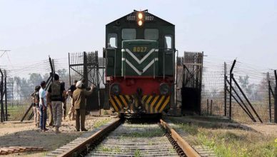 पाकिस्‍तान ने बीच राह में रोकी समझौता एक्‍सप्रेस, यात्रियों को लाने इंजन और गार्ड भेज रहा भारत