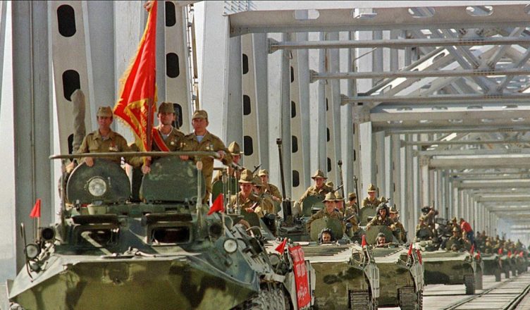 8 अगस्त का इतिहास- अफगानिस्तान में 9 साल के युद्ध के बाद रूसी सेना की वापसी 1988 में शुरू हुई