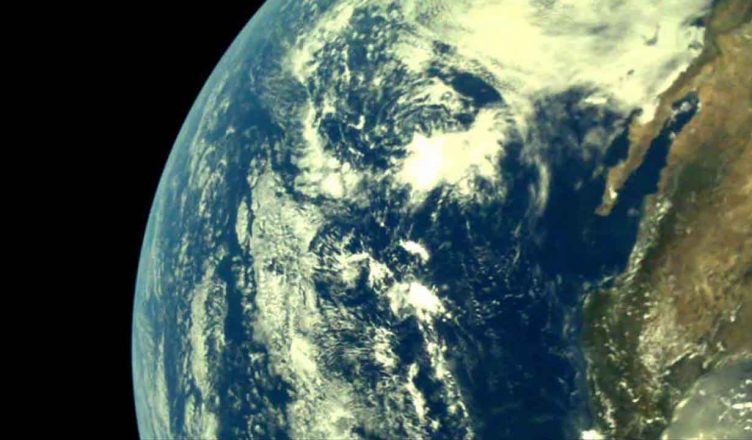 इसरो ने चंद्रयान-2 से ली गईं पृथ्वी की तस्वीरें साझा कीं