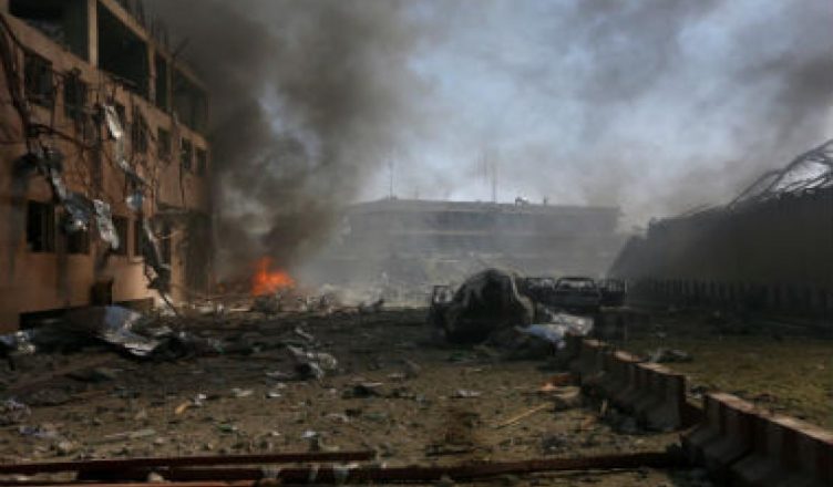 सरकारी कार्यालयों में विस्फोट के बाद दहला काबुल, 10 मरे