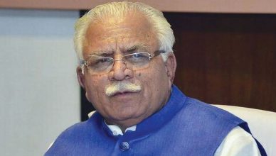 हरियाणा: CM खट्टर ने मंच से BJP नेता को दी फरसा से गर्दन काटने की धमकी