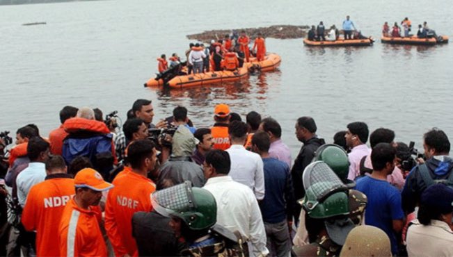 आंध्र प्रदेश: गोदावरी नदी में नाव पलटने से 7 लोगों की मौत, 30 से ज्यादा लापता