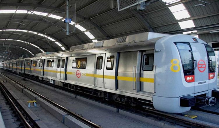 Coronavirus effect: दिल्ली मेट्रो ने लागू किये नए नियम, एक सीट छोड़कर बैठें यात्री