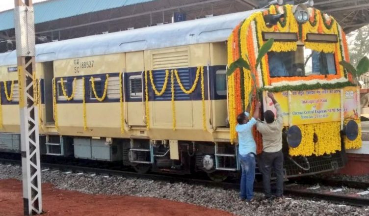 झारखंड: नई ट्रेन में मुफ्त यात्रा की उड़ी अफवाह, पहुंच गए हजारों लोग