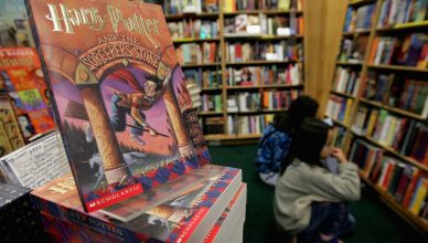 स्कूल में बैन हुई हैरी पॉटर की किताब, टीचर बोले- इसमें लिखे श्राप और जादू के मंत्रों से जाग सकती है बुरी शक्तियां