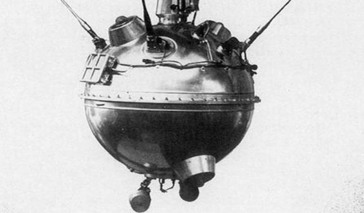 12 सितंबर का इतिहास- सोवियत संघ का रॉकेट 'लूना 2' 1959 में चांद पर पहुंचा, अमेरिका का 2001 में आतंकवाद के ख़िलाफ़ जंग का ऐलान