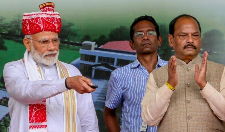 झारखंड: जब PM मोदी ने विधायकों को बताया फोटो खिंचवाने का सही तरीका