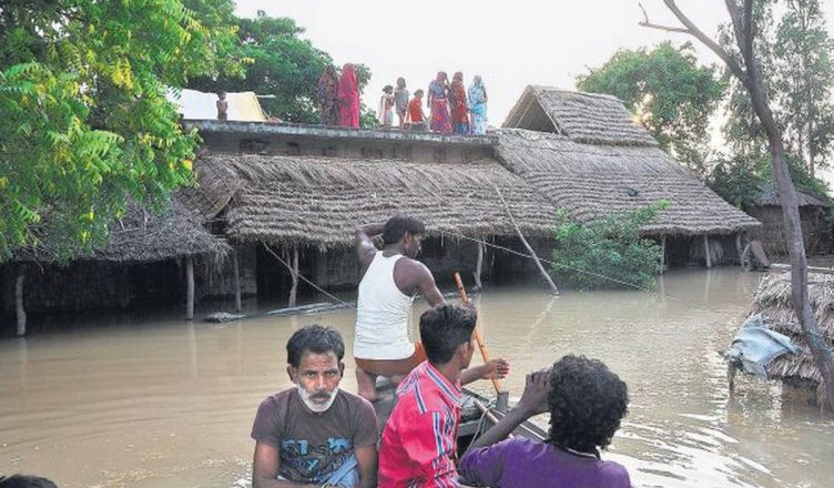 UP में बाढ़ का खतरा: बढ़ रहा गंगा-यमुना का जलस्तर, लोगों का पलायन शुरू