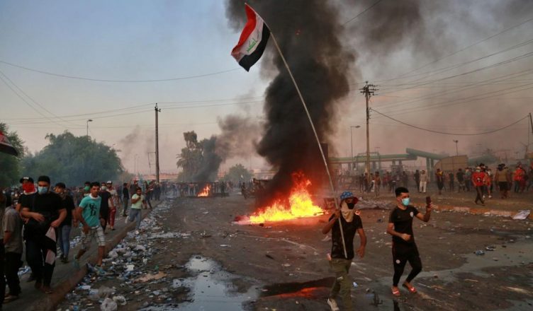 इराक में सरकार विरोधी प्रदर्शन: मृतकों की संख्या हुई 104, 6 हजार से अधिक घायल