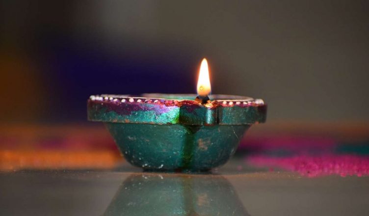 Happy Diwali 2019: दिवाली पर इन Wishes Images, Quotes और Status के जरिए बांटिए प्यार, खास अंदाज में दें शुभकामनाएं