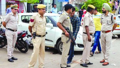 दिल्ली: थानों और पुलिस आवासों पर आतंकी हमले की खबर से हड़कंप, मुख्य द्वारों पर लटके ताले